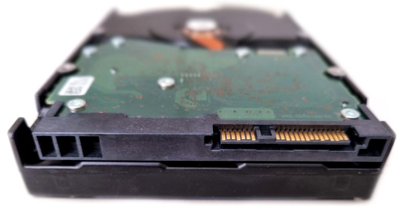 notch on sas hard drive back panel